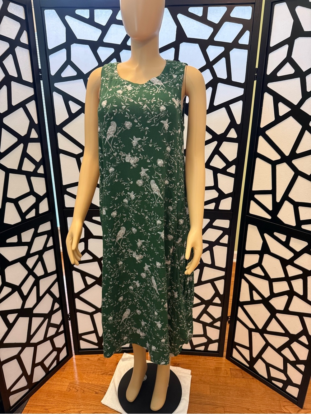 My Danielle Sleeveless Green Floral & Bird Print Midi Dress. NWT